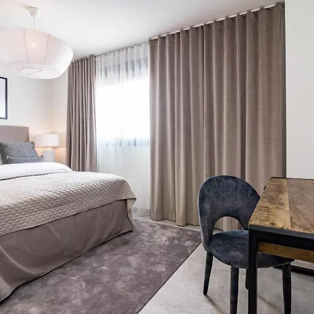 Inf42m- Modern Apartment, Families Only Apartment Estepona