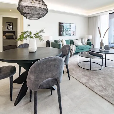 Inf42m- Modern Apartment, Families Only Apartment *